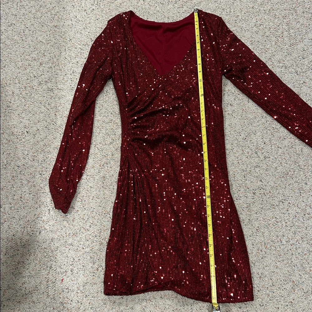 SNOWCOMING DRESS! Windsor- red sequence - Picture 8 of 9